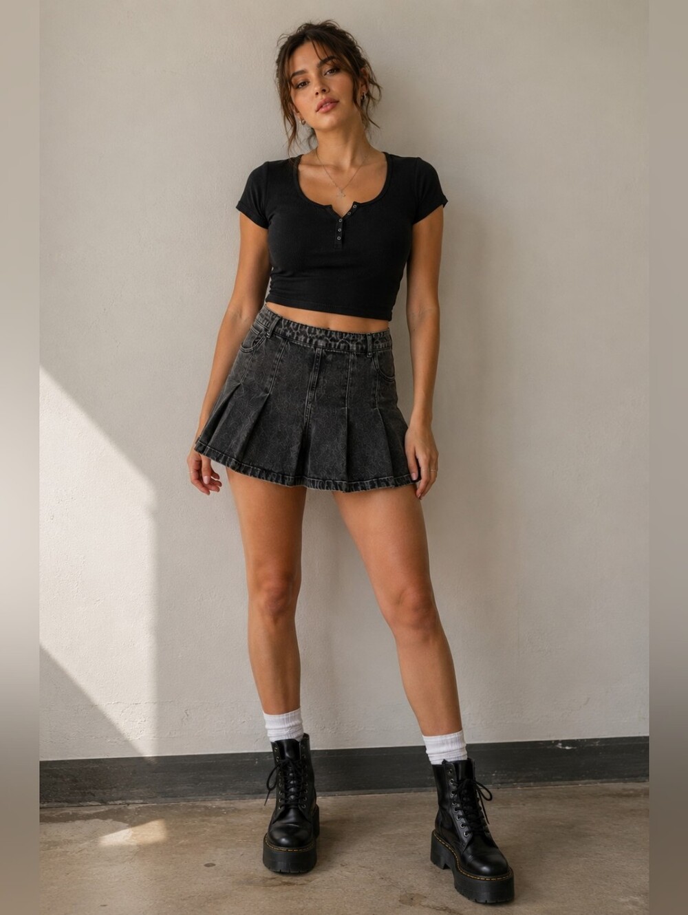 Forever 21 Women’s Black Pleated Denim Skirt
